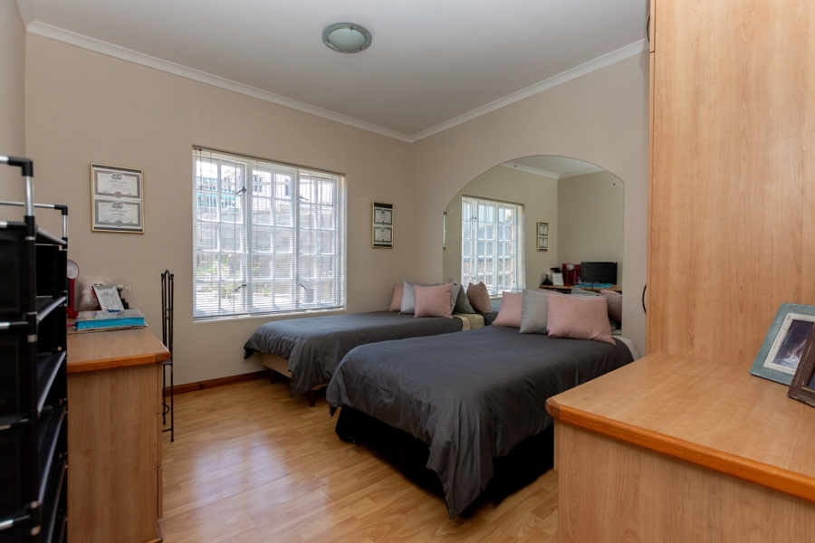 5 Bedroom Property for Sale in Middedorp Western Cape